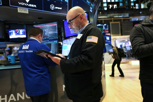 Wall Street insatisfaite de la division au sein de la Fed, le dollar s'en réjouit