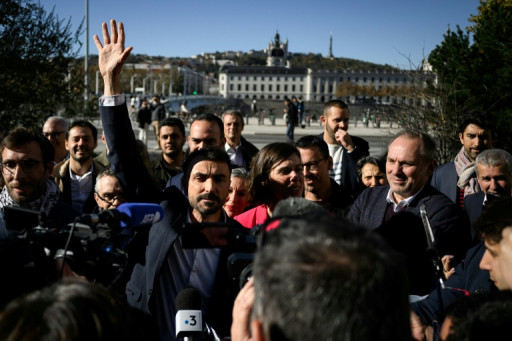 Lyon: le maire écologiste lance sa campagne en vue d'un "match serré" face à Aulas
