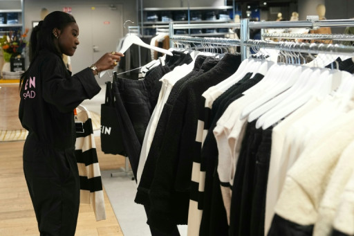"C'est moins cher": les premiers clients de Shein se pressent au BHV