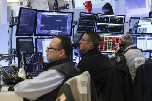 Wall Street finit proche de l'équilibre, retenue par les valeurs technologiques
