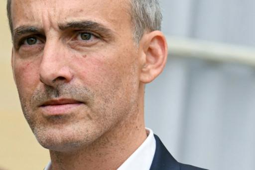 Raphaël Glucksmann et Bernard Cazeneuve s'affichent pour rassembler la social-démocratie en vue de 2027