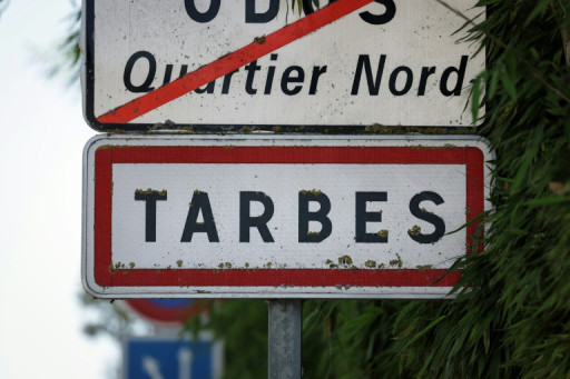 Le maire LR de Tarbes, jugé pour favoritisme, plaide des "erreurs"