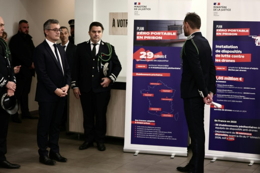 Prisons: Darmanin présente un plan "zéro portable"