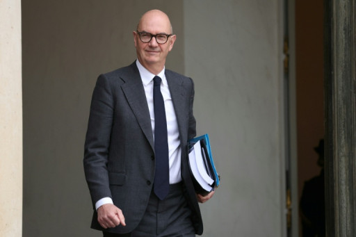 Le PS propose un emprunt "forcé" auprès des plus riches, la France n'en a "pas besoin" selon Lescure