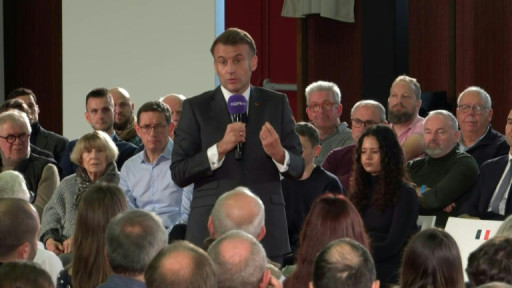 Elections et désinformation: Macron propose de nouvelles pistes