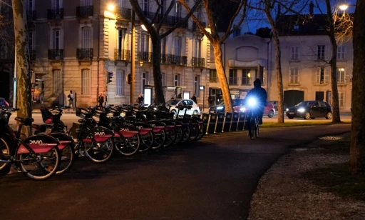 La campagne « Cyclistes, brillez ! » s’installe dans l’agglomération dijonnaise