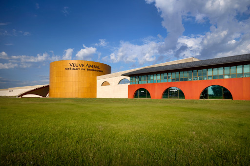 Le cinquantenaire du Crémant de Bourgogne, une opportunité commerciale pour Veuve Ambal