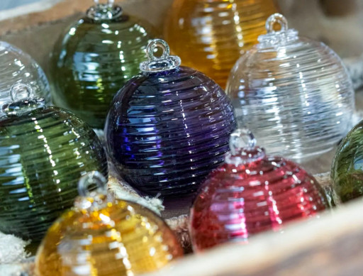 Meisenthal : «Grip», la boule de Noël 2025 conçue pour les maladroits