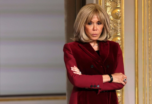 Brigitte Macron qualifie de "sale connes" des militantes qui ont interrompu un spectacle d'Ary Abittan