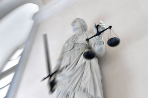 Devant les assises du Var, Asma, "brûlée à l'intérieur" par son ex-mari