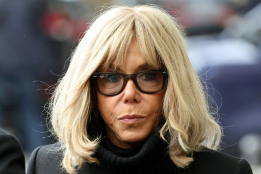 Polémique "sales connes": la porte-parole du gouvernement appelle à laisser Brigitte Macron "tranquille"