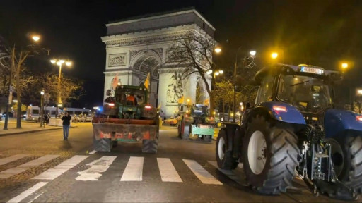 Les tracteurs aux abords de l'Assemblée nationale pour exprimer la "révolte" agricole
