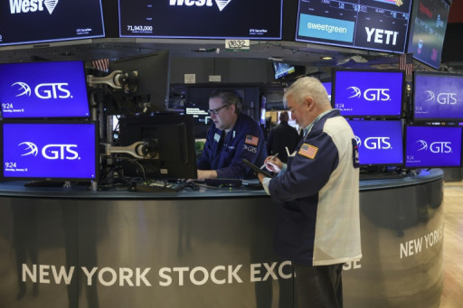 Wall Street baisse, prudente quant aux futures baisses de taux de la Fed