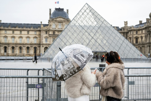 Au Louvre, frustration et résignation devant la hausse des prix pour les touristes hors-UE