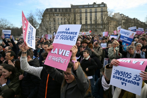 Les opposants au projet de loi fin de vie manifestent à Paris