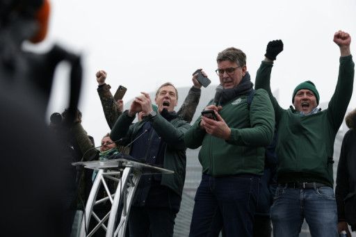 Mercosur: hourras et émotion des agriculteurs devant le Parlement européen