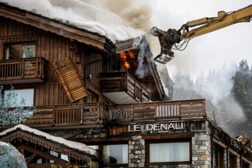 Feu intense dans un hôtel de luxe à Courchevel, près de 300 personnes évacuées