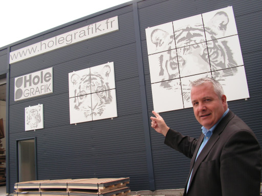 L’entreprise se met à la tôle décorative