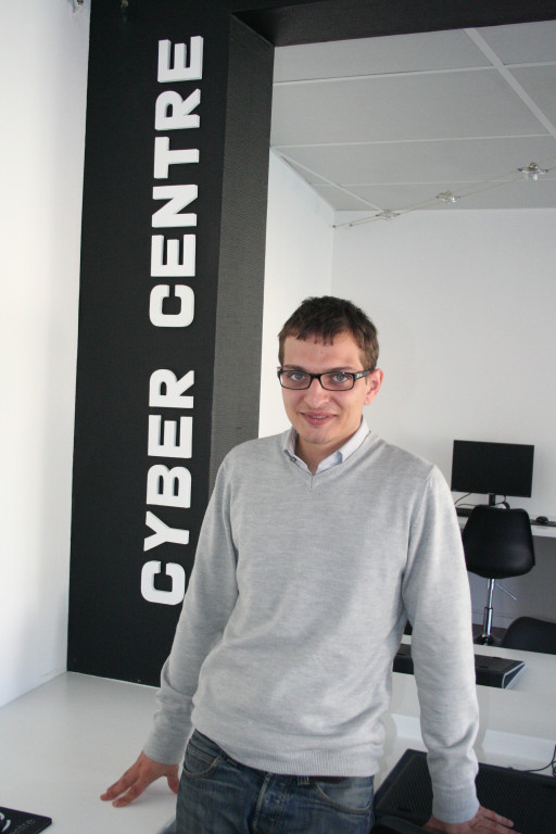 Cyber-centre initie les seniors au numérique