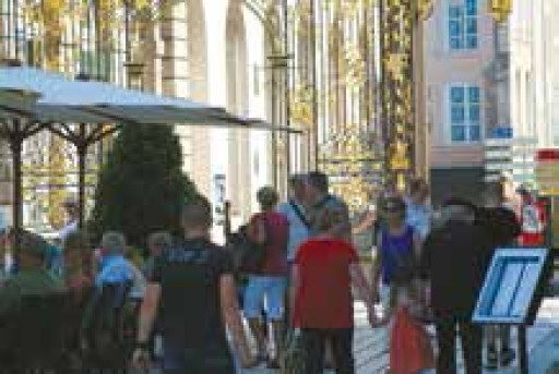 Merci les fêtes populaires et les commémorations…