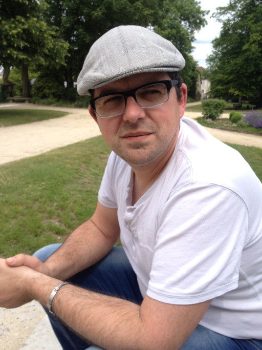 W. Lothe Ronard se livre sur les réseaux sociaux à travers son roman