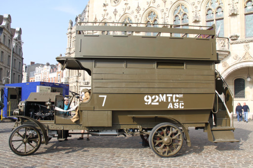 Un "Battle Bus" londonien à Arras