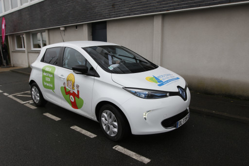 Artois comm. teste les véhicules électriques