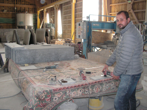 L’atelier de découpe a été repris par un marbrier