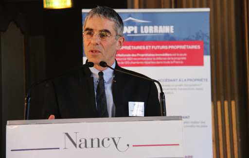 Une assemblée générale sur fond de nuages noirs