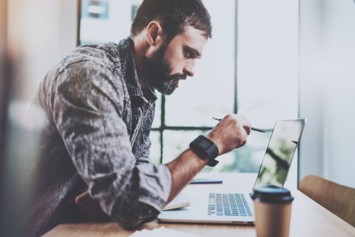 Les micro-travailleurs, forçats de l'intelligence artificielle ?