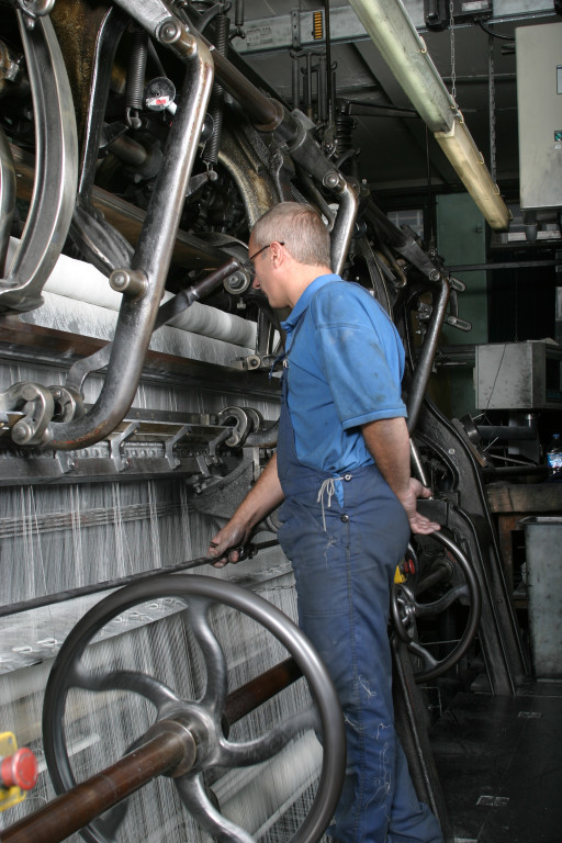 Soudure à froid dans la dentelle