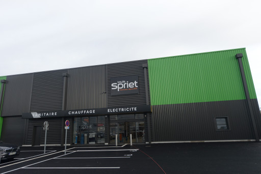 Deux nouveaux bâtiments et trois implantations