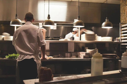 Skola forme les jeunes à la restauration