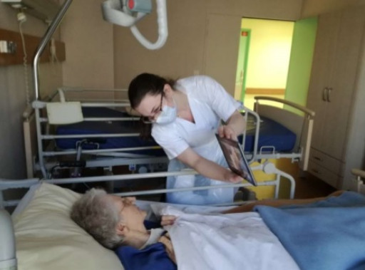 Des tablettes pour les résidents du centre Saint-Victor à Amiens