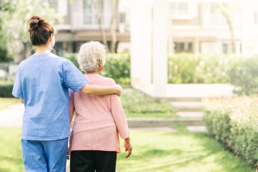 Dépendance des seniors : des perspectives d'emploi à horizon 2030